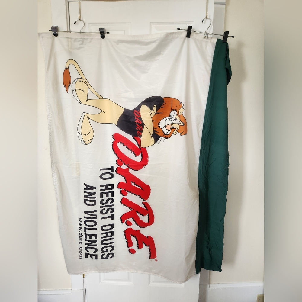 D.A.R.E. flag/banner